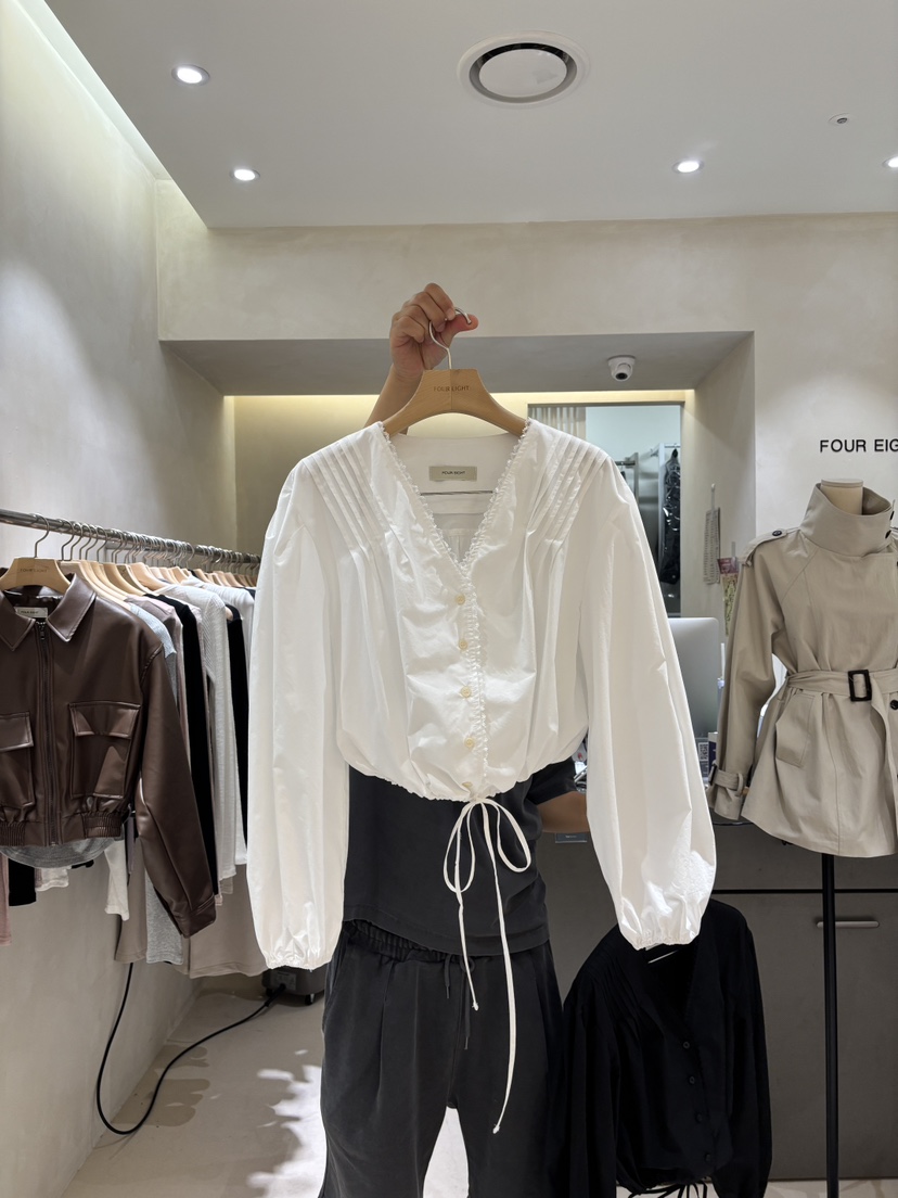 FOUREIGHT韓國直郵女士新品推薦休閑26夏季襯衫蕾絲衫V領褶裥FOUR EIGHT襯衫/蕾絲衫圖色1