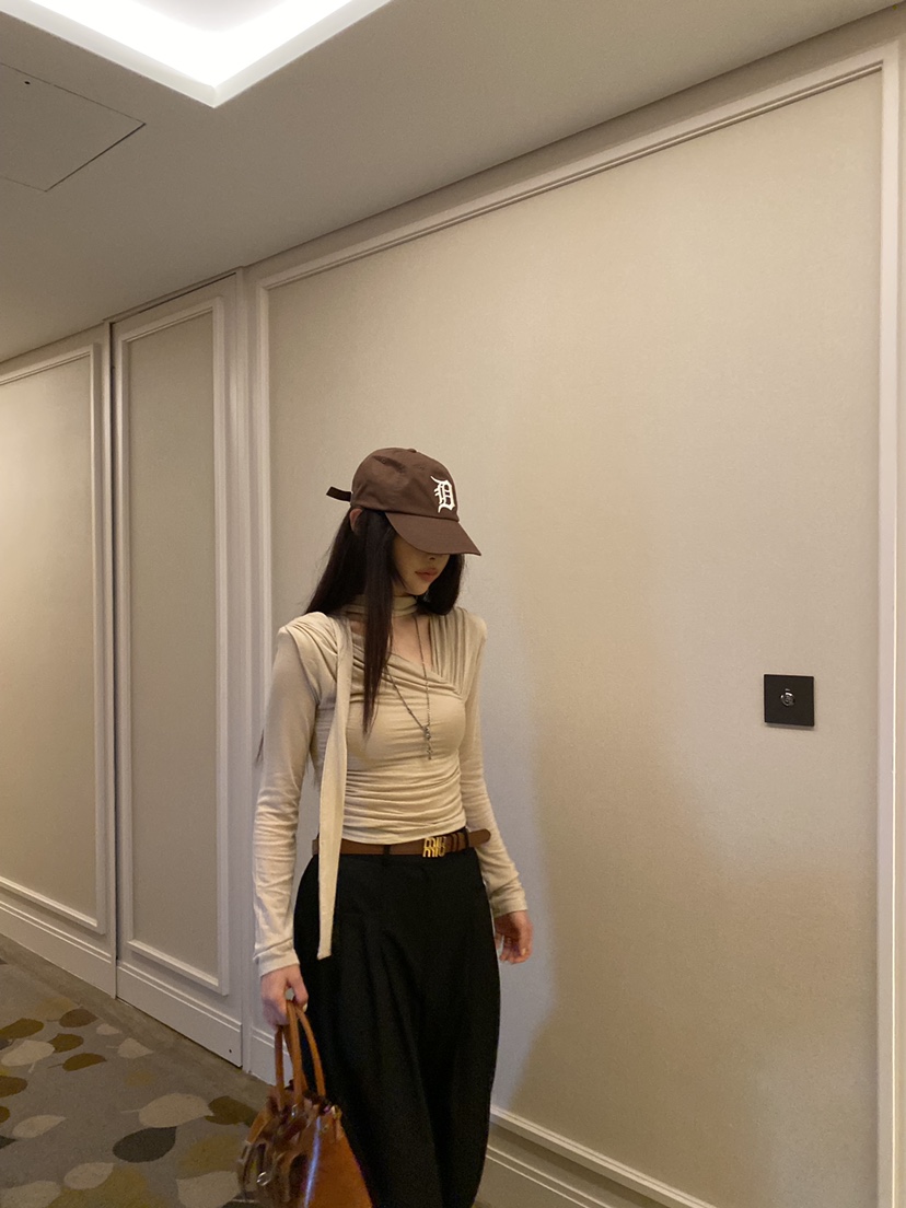 FOUREIGHT東大門實拍女裝新款真品休閑時尚推薦熱賣長袖T恤FOUR EIGHT長袖T恤