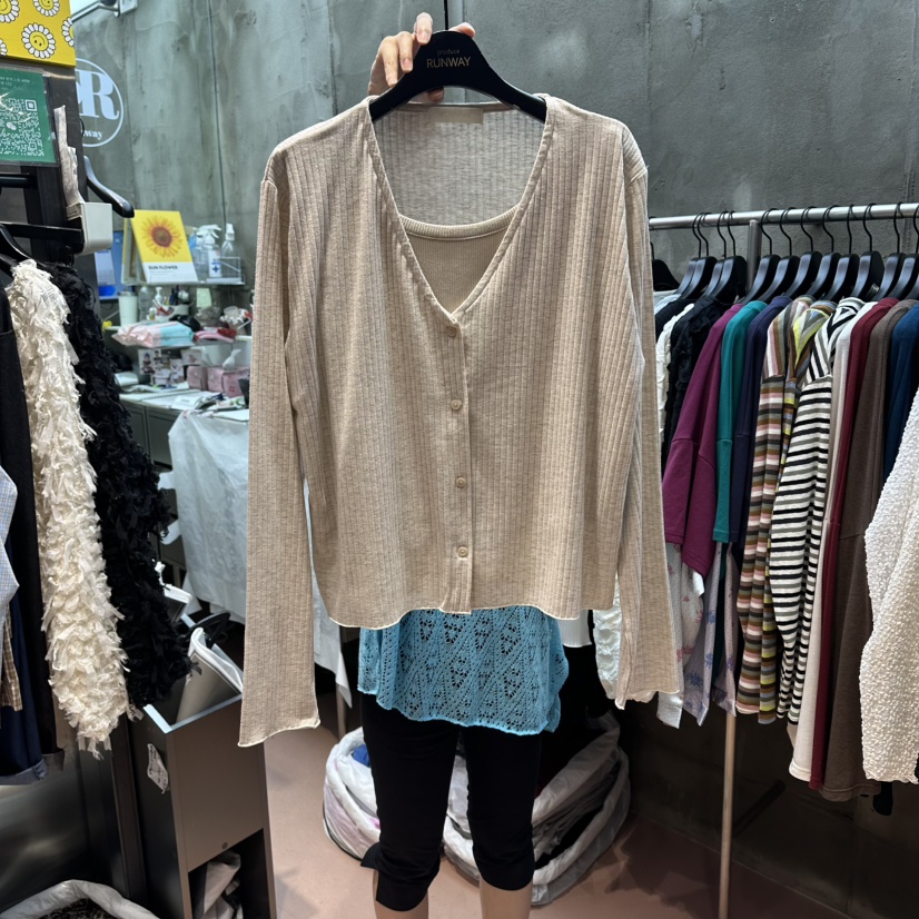 RUNWAY-런웨이東大門代購女裝新品時尚推薦真品熱賣長袖T恤RUNWAY-런웨이長袖T恤圖色2
