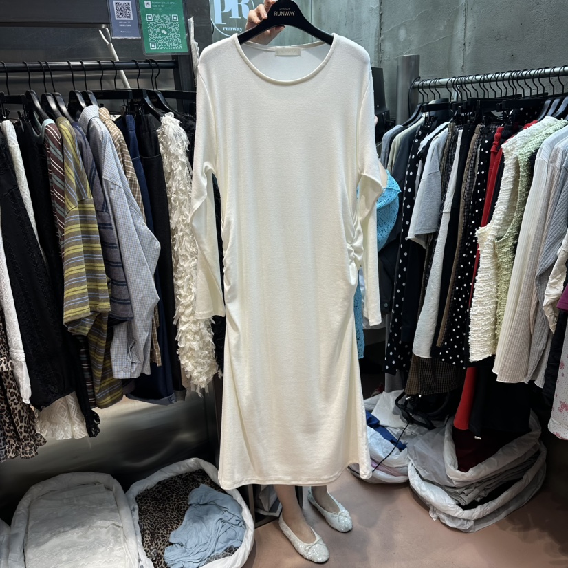 RUNWAY-런웨이東大門直郵女裝新品推薦熱賣連衣裙不對稱RUNWAY-런웨이連衣裙圖色1