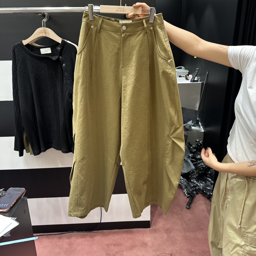 DAILY MOMENT東大門代購女士新品熱賣人氣時尚休閑褲褶裥DAILY MOMENT休閑褲圖色1