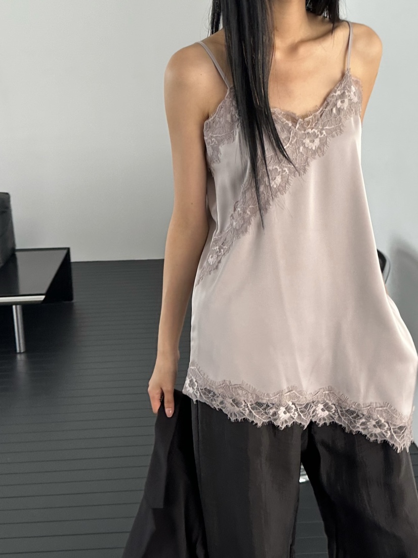 LE VASE韓國直郵女裝新品真品職業吊帶背心吊帶裙蕾絲緞面LE VASE吊帶/背心圖色1