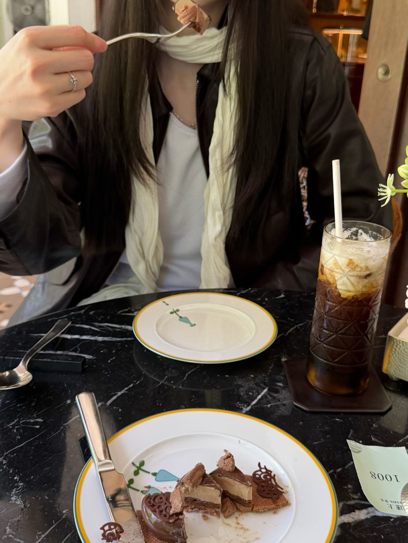 ARKIE/TAF東大門直郵女士新款職業時尚熱賣推薦長袖T恤V領ARKIE/TAF長袖T恤