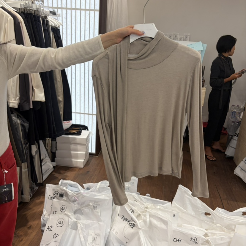 UNDERSTANDING韓國直郵女裝新款26秋冬時尚長袖T恤天絲圍巾UNDERSTANDING長袖T恤圖色2