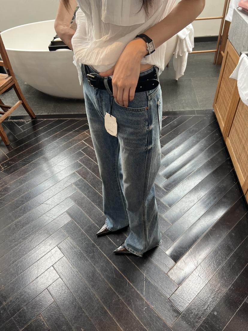 ME MO東大門實拍女裝新品推薦26秋冬熱賣時尚牛仔褲開衩ME MO牛仔褲