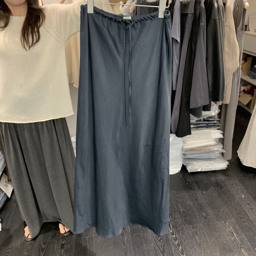 TAFFETA/MURET/ROBERTI韓國直郵26秋冬新品熱賣半身裙中短裙緞面TAFFETA/MURET/ROBERTI半身裙/中短裙圖色2