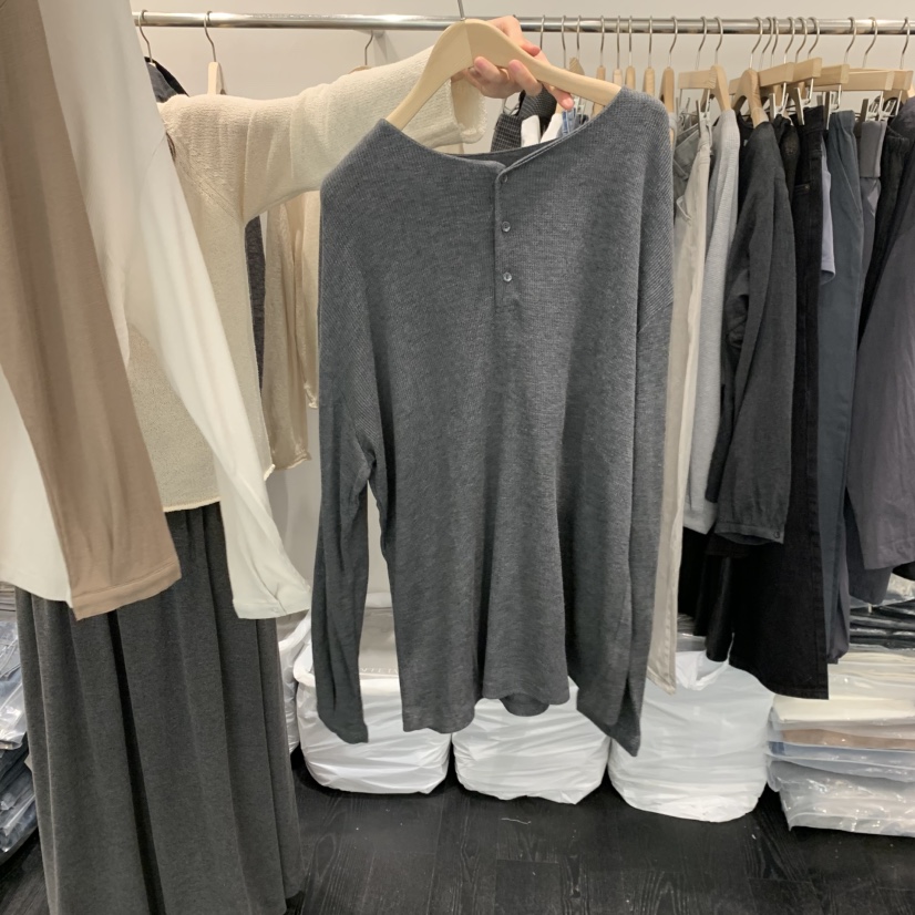 TAFFETA/MURET/ROBERTI東大門直郵女士新款人氣長袖T恤TAFFETA/MURET/ROBERTI長袖T恤圖色2
