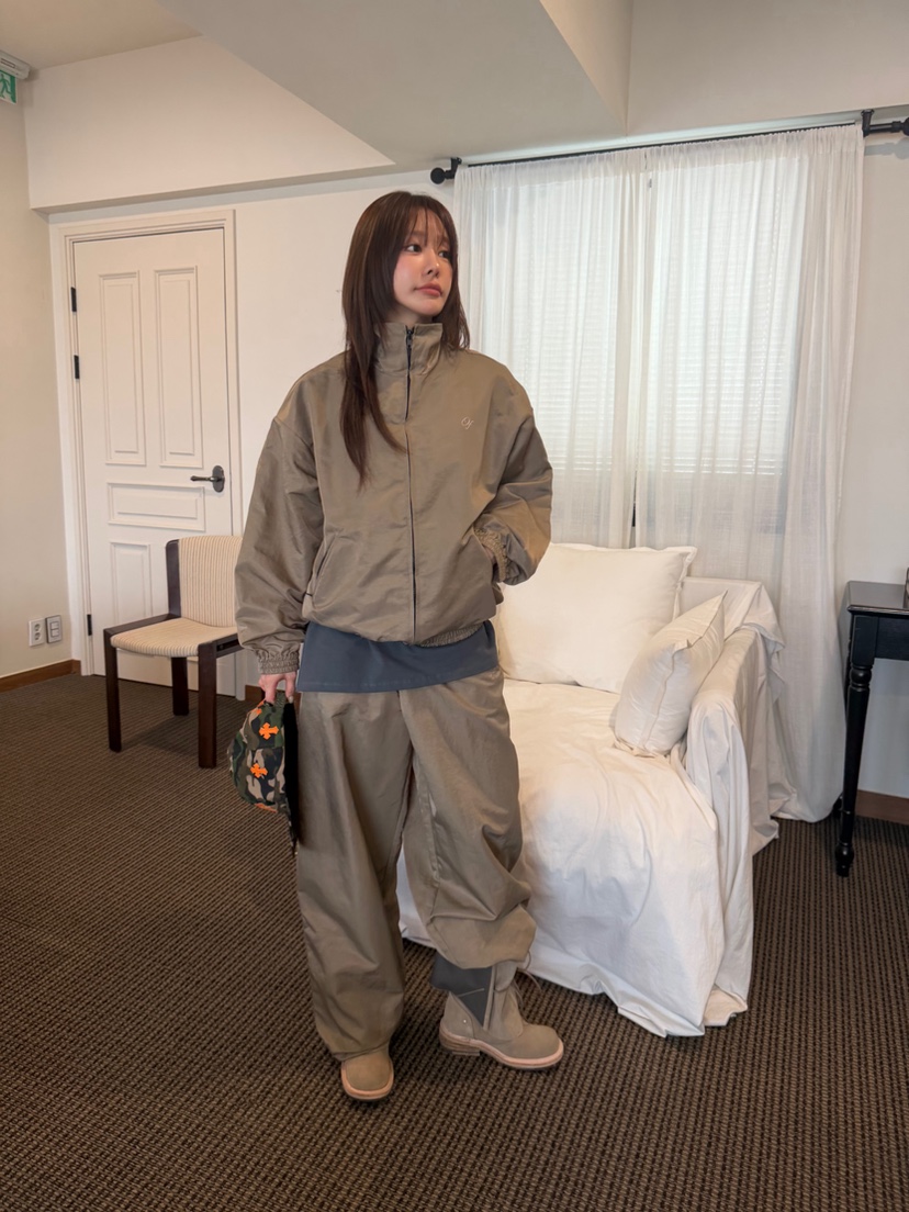 VIVEL東大門實拍女士新品時尚熱賣真品休閑人氣夾克尼龍刺繡VIVE L夾克