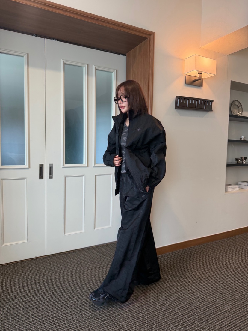 VIVEL東大門實拍女士新品時尚熱賣真品休閑人氣夾克尼龍刺繡VIVE L夾克