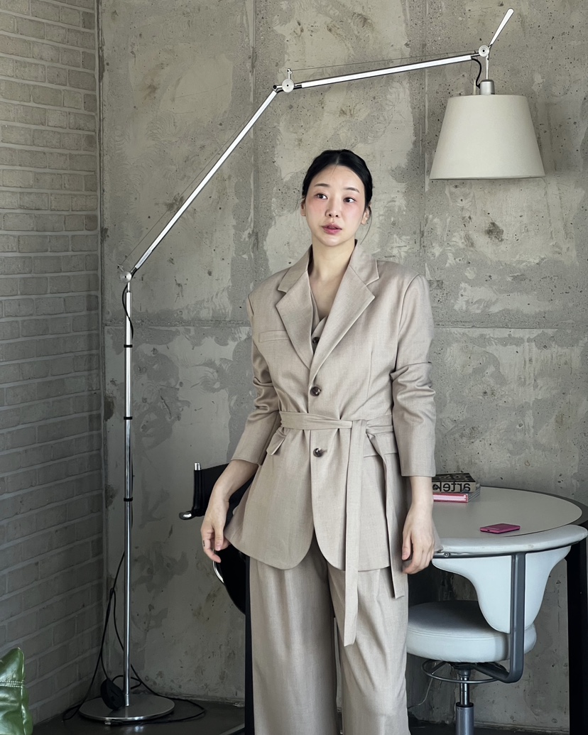VERNI東大門實拍女裝新品真品推薦時尚熱賣休閑夾克含腰帶VERNI夾克