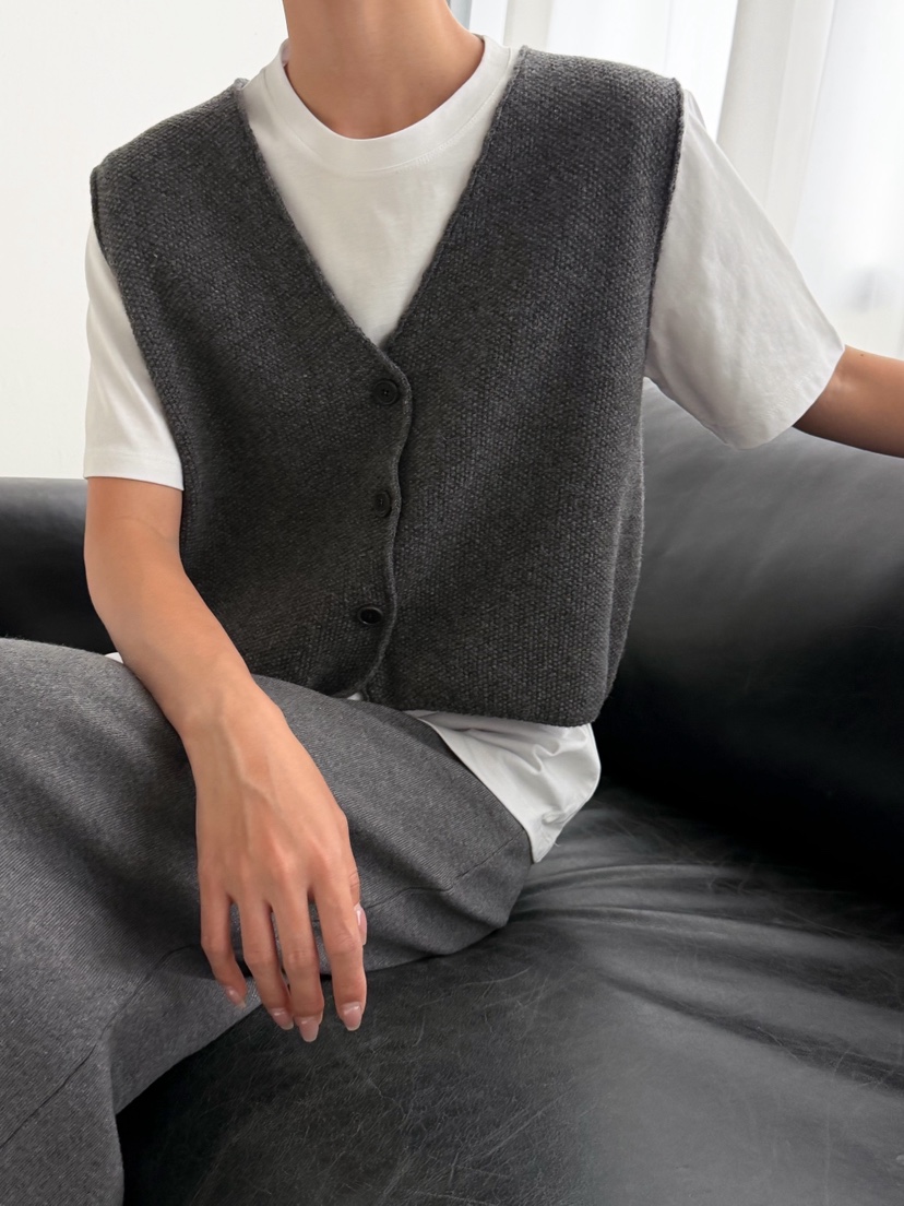 YIKHO STYLE東大門實拍26秋冬新品推薦休閑時尚人氣馬甲YIKHO STYLE馬甲