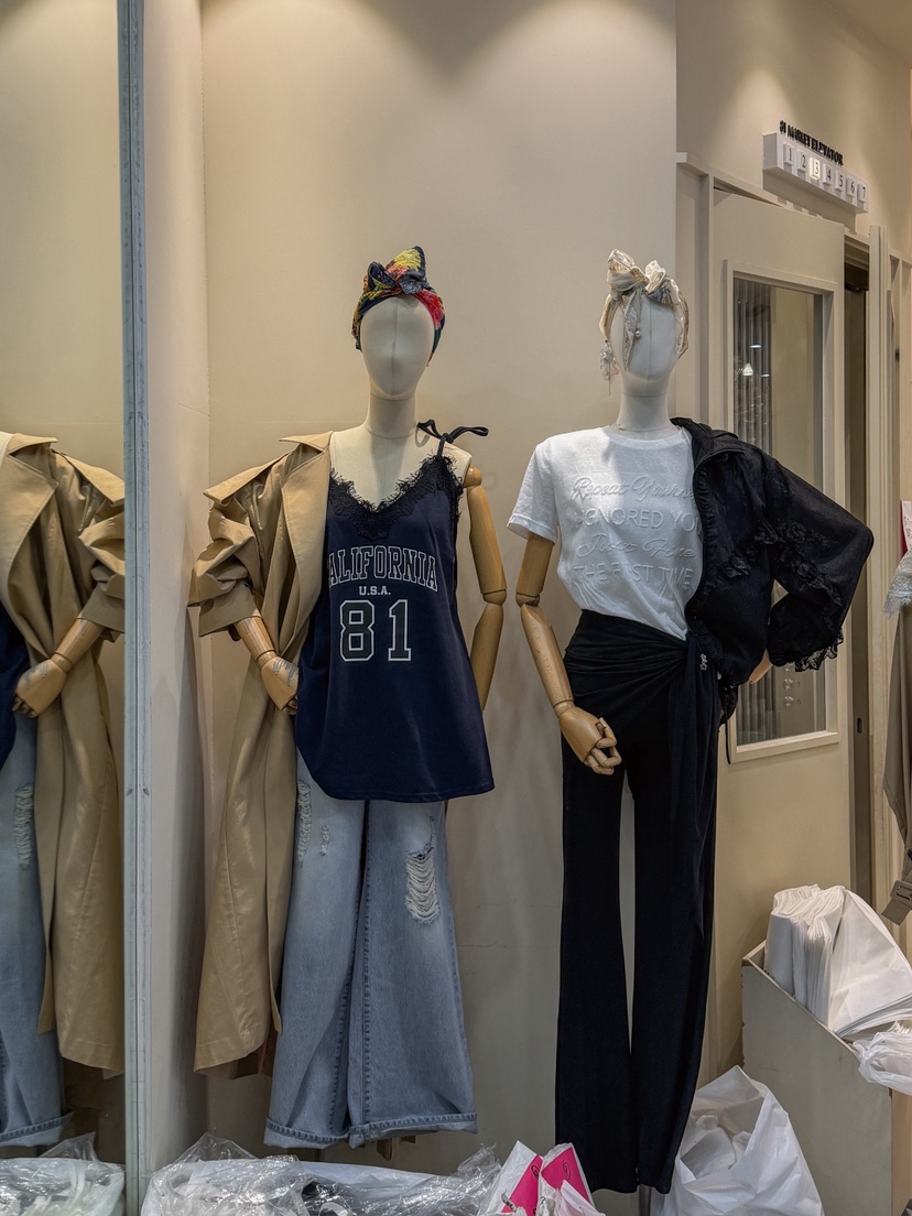 81 MARKET-L韓國直郵26秋季新品熱賣人氣襯衫蕾絲衫蕾絲81 MARKET-L襯衫/蕾絲衫