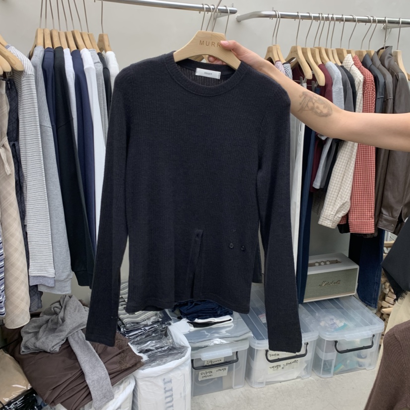 MURR東大門實拍女裝新款時尚真品人氣熱賣長袖T恤開衩紐扣MURR長袖T恤圖色3