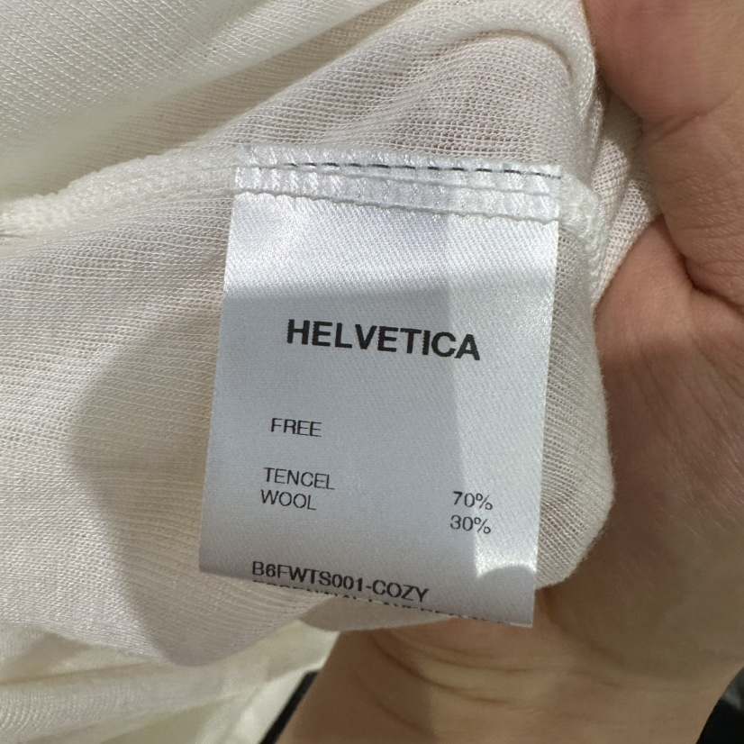 X東大門直郵女裝新品熱賣真品休閑推薦人氣時尚長袖T恤疊穿HELVETICA長袖T恤