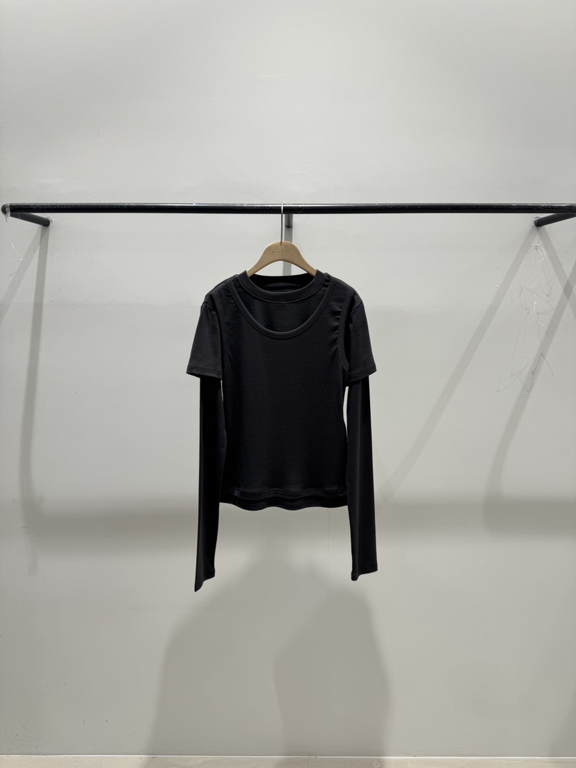 MELTED-P/A.VERY VERY東大門直郵女裝新品休閑長袖T恤MELTED-P/A.VERY VERY長袖T恤圖色2墨色
