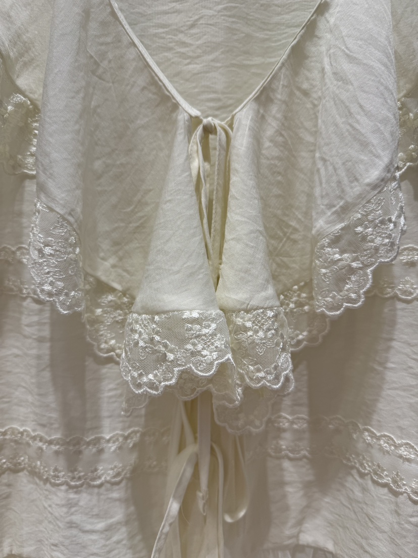 MELTED-P/A.VERY VERY東大門直郵女裝新品人氣襯衫蕾絲衫MELTED-P/A.VERY VERY襯衫/蕾絲衫