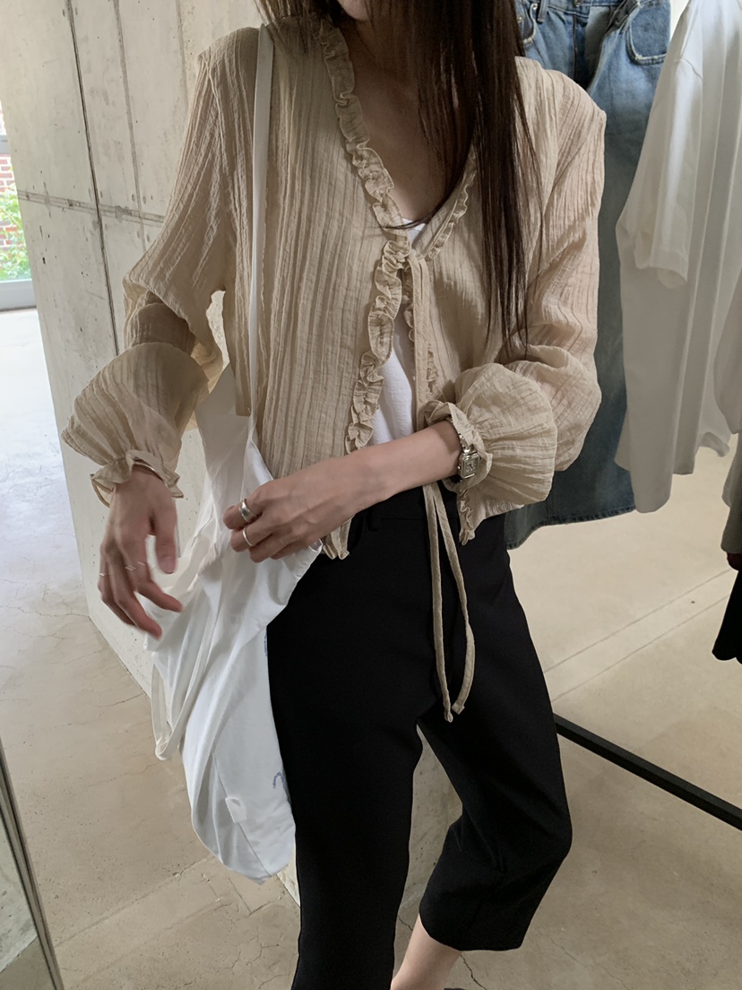 B_GARDER韓國代購女裝新款真品時尚襯衫蕾絲衫不含內搭天絲B.GARDER襯衫/蕾絲衫圖色2