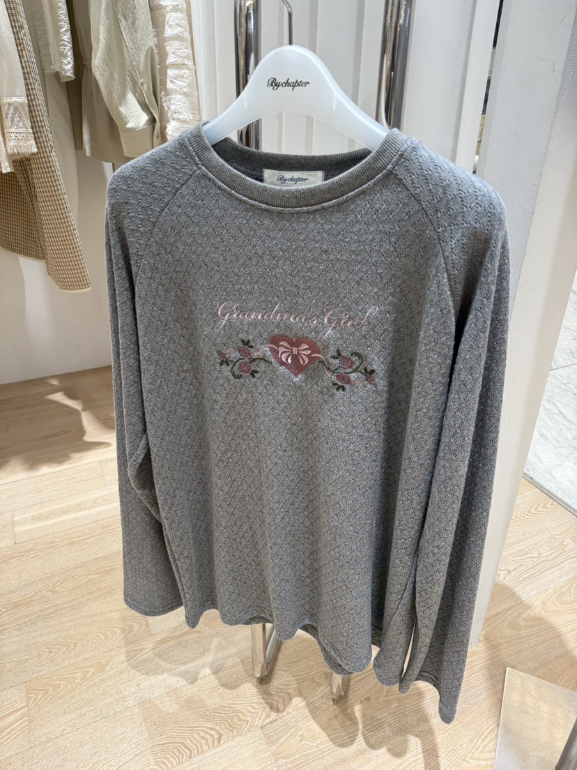 BY CHAPTER東大門實拍女裝新品休閑時尚推薦長袖T恤花朵BY Chapter長袖T恤圖色2