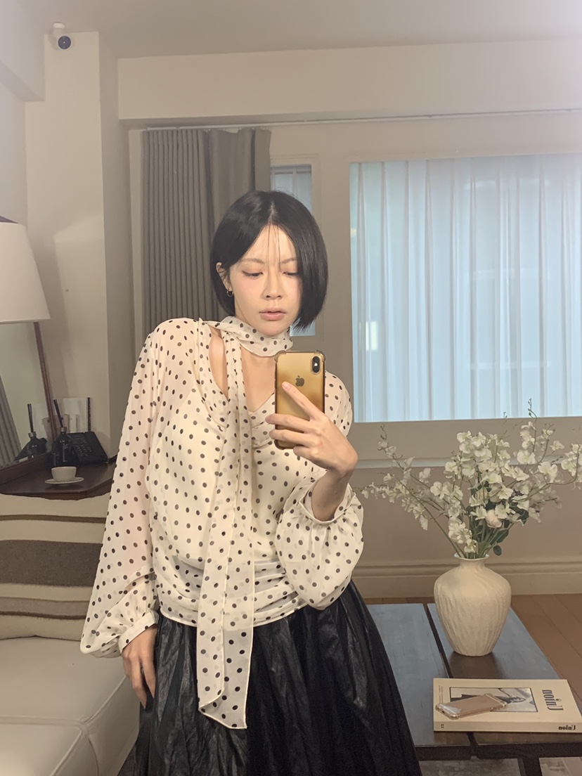 FABRIC韓國直郵女士新款時尚熱賣襯衫蕾絲衫含脖帶圍巾圓點FABRIC襯衫/蕾絲衫
