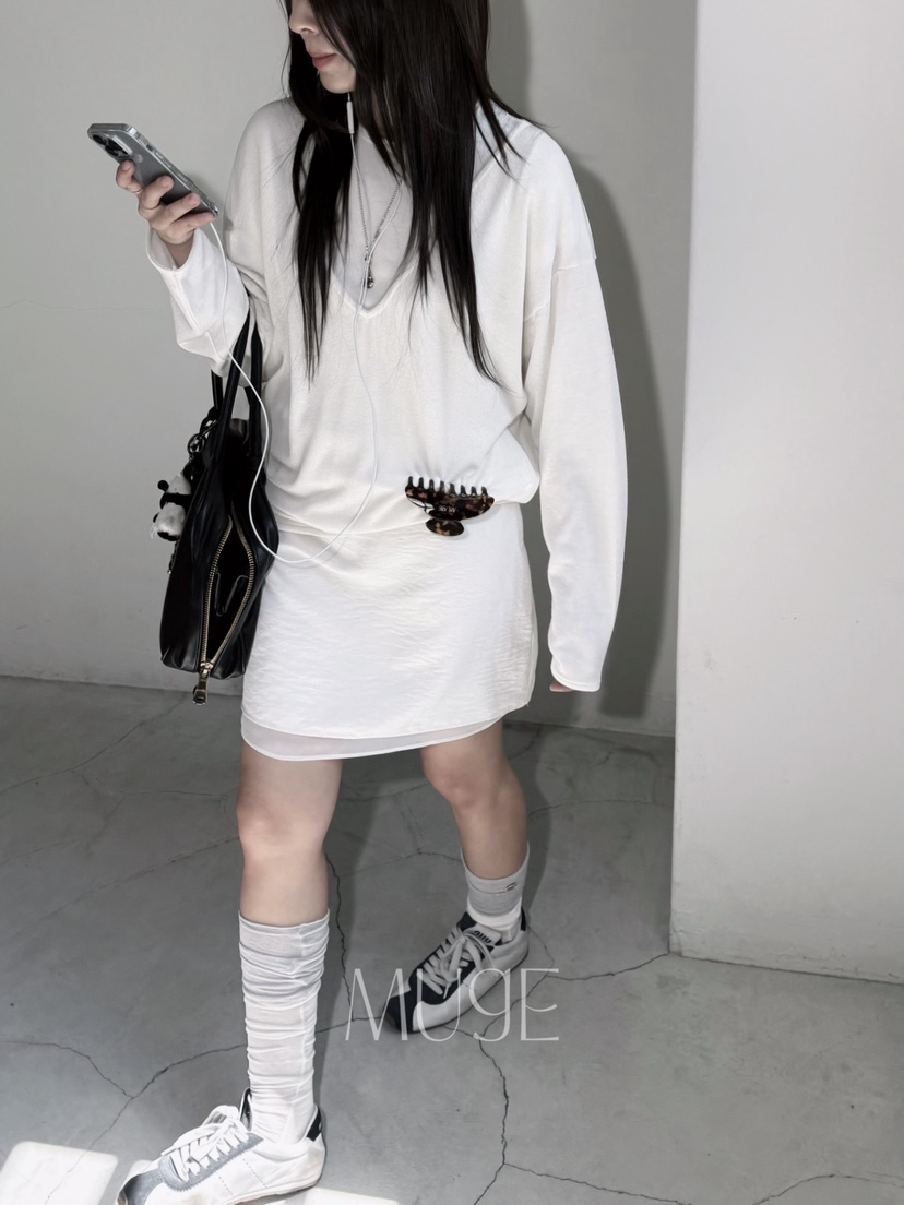 MUGE韓國直郵女士新款真品人氣休閑熱賣長袖T恤舒適的V領深VMUGE長袖T恤