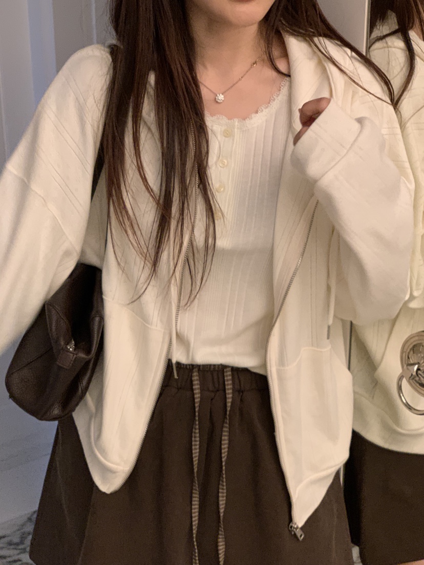LA CREME東大門實拍女裝新品熱賣真品人氣時尚長袖T恤蕾絲LA CREME長袖T恤