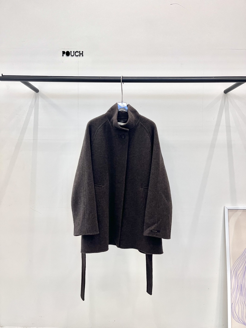 POUCH東大門直郵女士新品真品熱賣中長款大衣含腰帶高領褶裥POUCH中長款大衣圖色2棕色