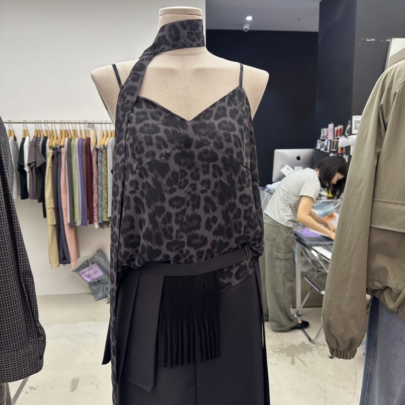 SPECIAL韓國代購女士新品真品休閑吊帶背心含圍巾豹紋無袖SPECIAL吊帶/背心圖色3墨色