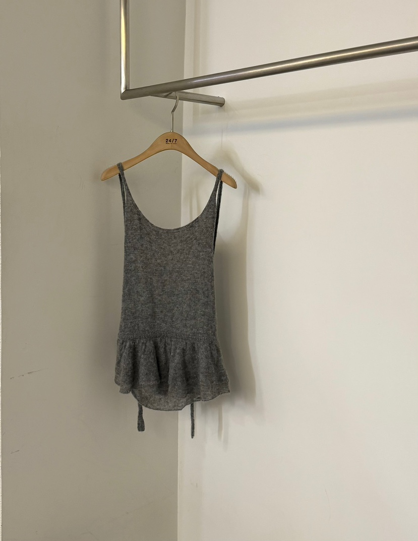 TWENTY FOUR SEVEN24-7韓國代購女裝新款熱賣吊帶背心荷葉邊馬海毛TEWNTY FOUR SEVEN24-7吊帶/背心圖色2灰色