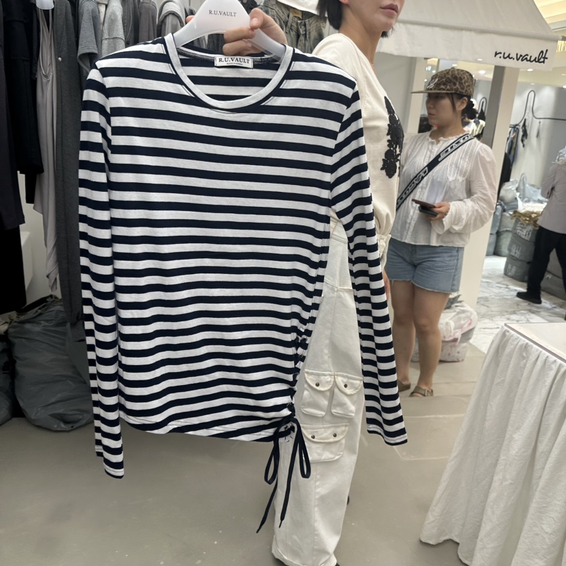 R U VAULT東大門實拍女士新款推薦休閑人氣長袖T恤條紋R U VAULT長袖T恤圖色2白色
