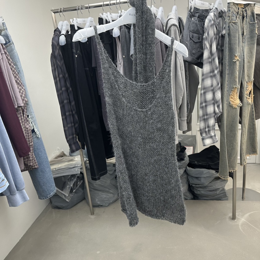 R U VAULT韓國直郵女裝新品真品推薦休閑吊帶背心含圍巾R U VAULT吊帶/背心圖色1