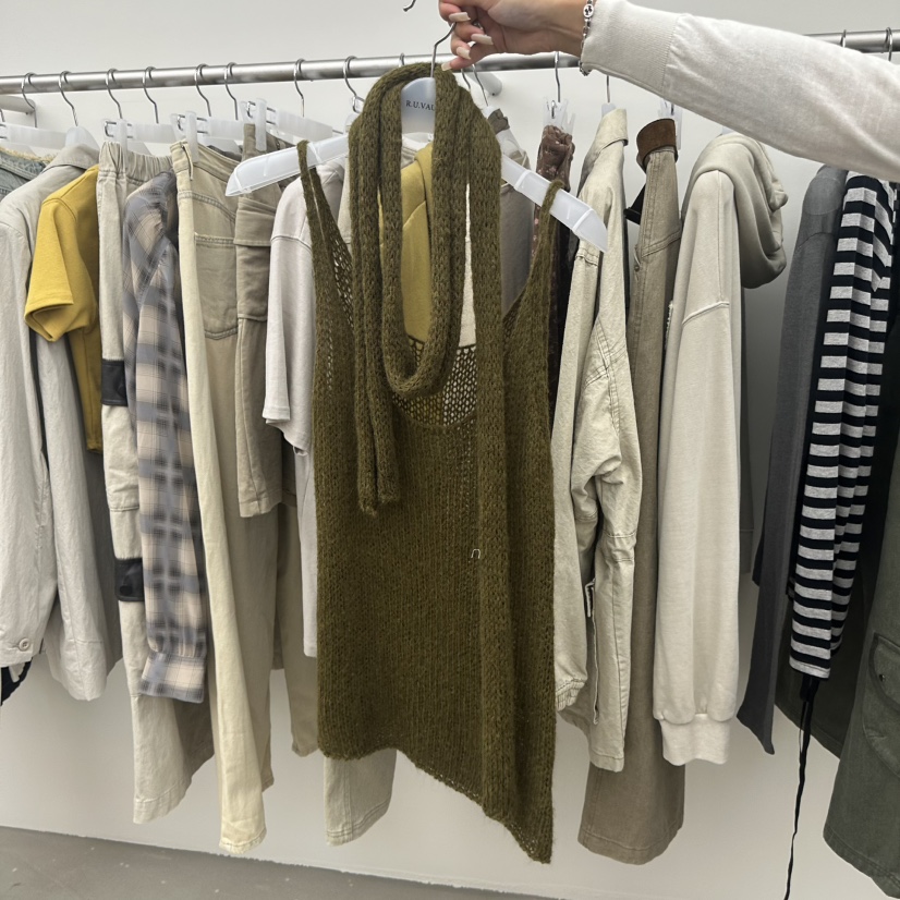 R U VAULT韓國直郵女裝新品真品推薦休閑吊帶背心含圍巾R U VAULT吊帶/背心圖色2