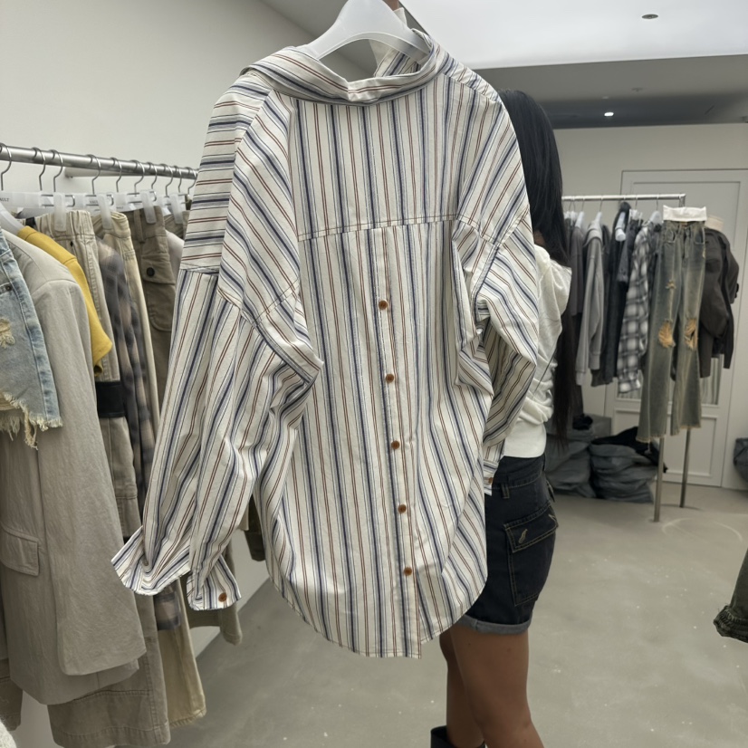 R U VAULT韓國直郵女裝新款推薦人氣真品時尚襯衫蕾絲衫R U VAULT襯衫/蕾絲衫