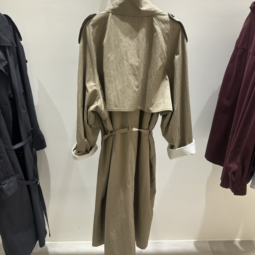 LOW MOMENT東大門實拍女士新品真品熱賣人氣時尚長款風衣LOW MOMENT長款風衣