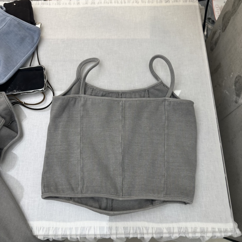 R U VAULT韓國直郵女裝新款時尚人氣休閑熱賣推薦吊帶背心R U VAULT吊帶/背心