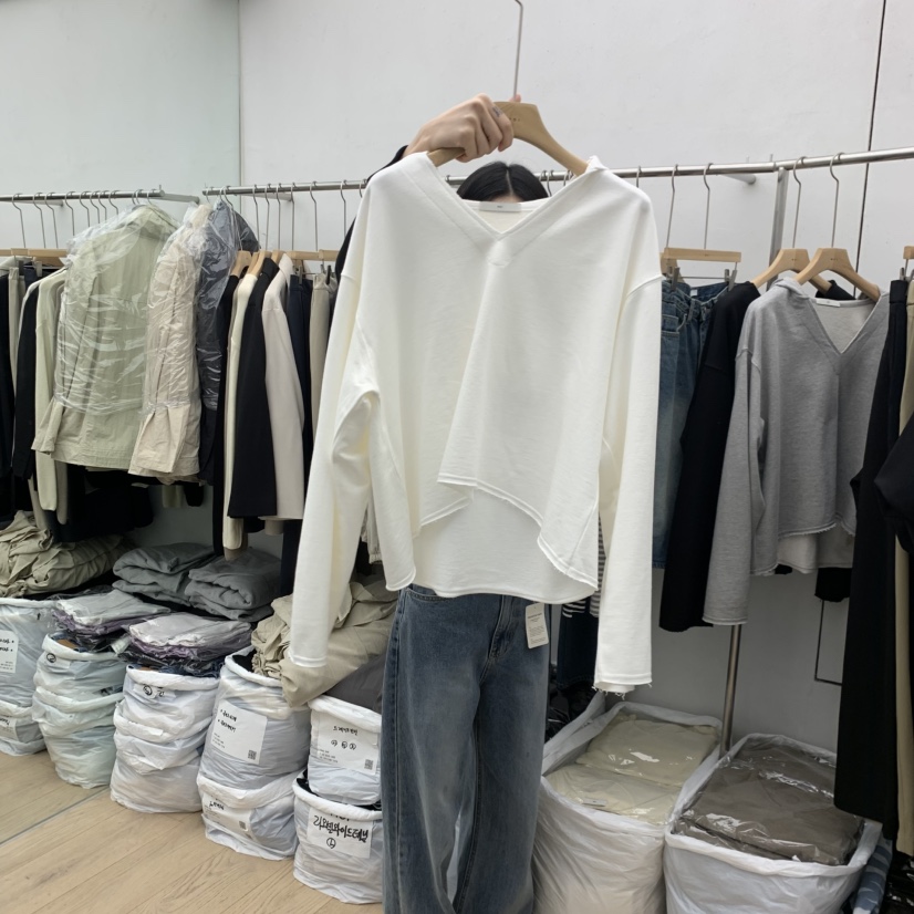 MOI-A韓國直郵女士新品時尚推薦熱賣真品衛衣連帽衫V領寬松MOI-A衛衣圖色1