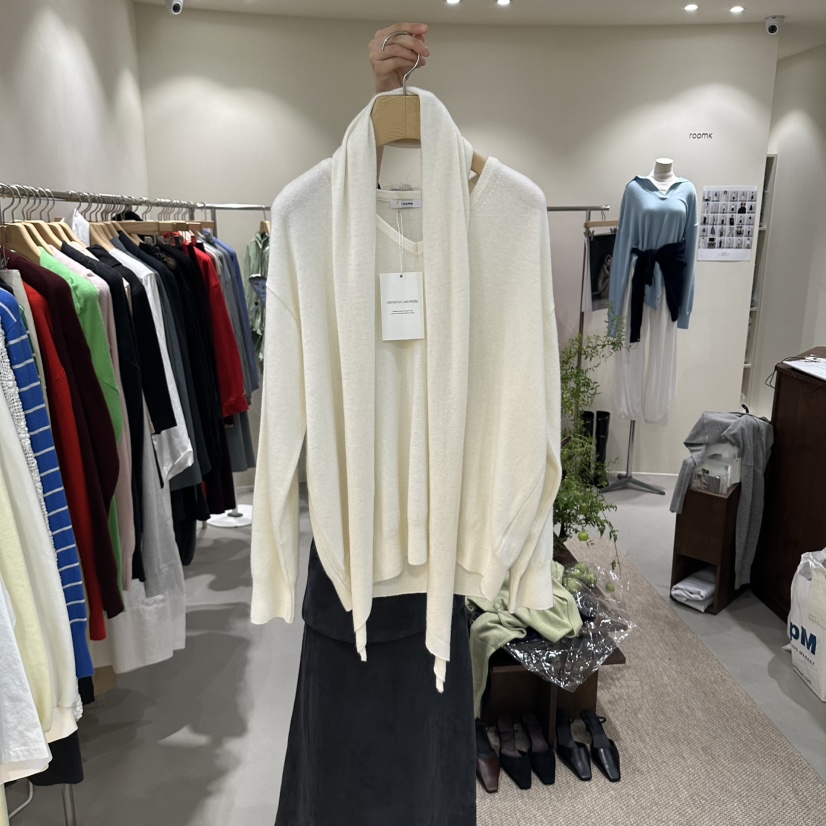 ROOM K-P東大門實拍女裝新款真品熱賣時尚針織衫含圍巾ROOM K-P針織衫圖色1