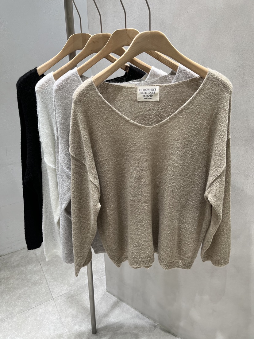 EVERCOMMERCE METICULOUSLY DESIGNED東大門直郵女裝新品熱賣針織衫EVERCOMMERCE METICULOUSLY DESIGNED針織衫