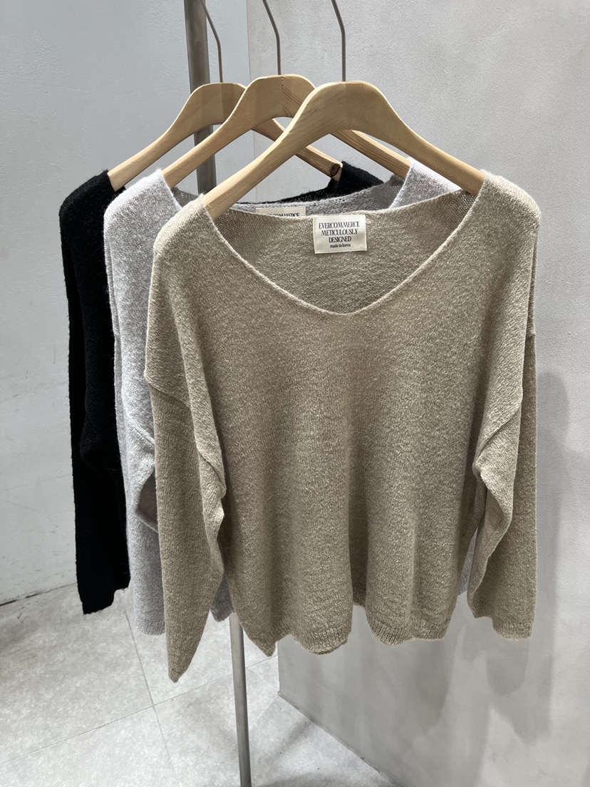 EVERCOMMERCE METICULOUSLY DESIGNED東大門直郵女裝新品熱賣針織衫EVERCOMMERCE METICULOUSLY DESIGNED針織衫
