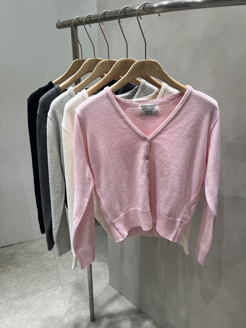 EVERCOMMERCE METICULOUSLY DESIGNED東大門代購女裝新款時尚針織衫棉質開衫經典EVERCOMMERCE METICULOUSLY DESIGNED針織衫