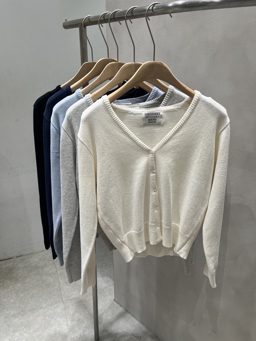 EVERCOMMERCE METICULOUSLY DESIGNED東大門代購女裝新款時尚針織衫棉質開衫經典EVERCOMMERCE METICULOUSLY DESIGNED針織衫