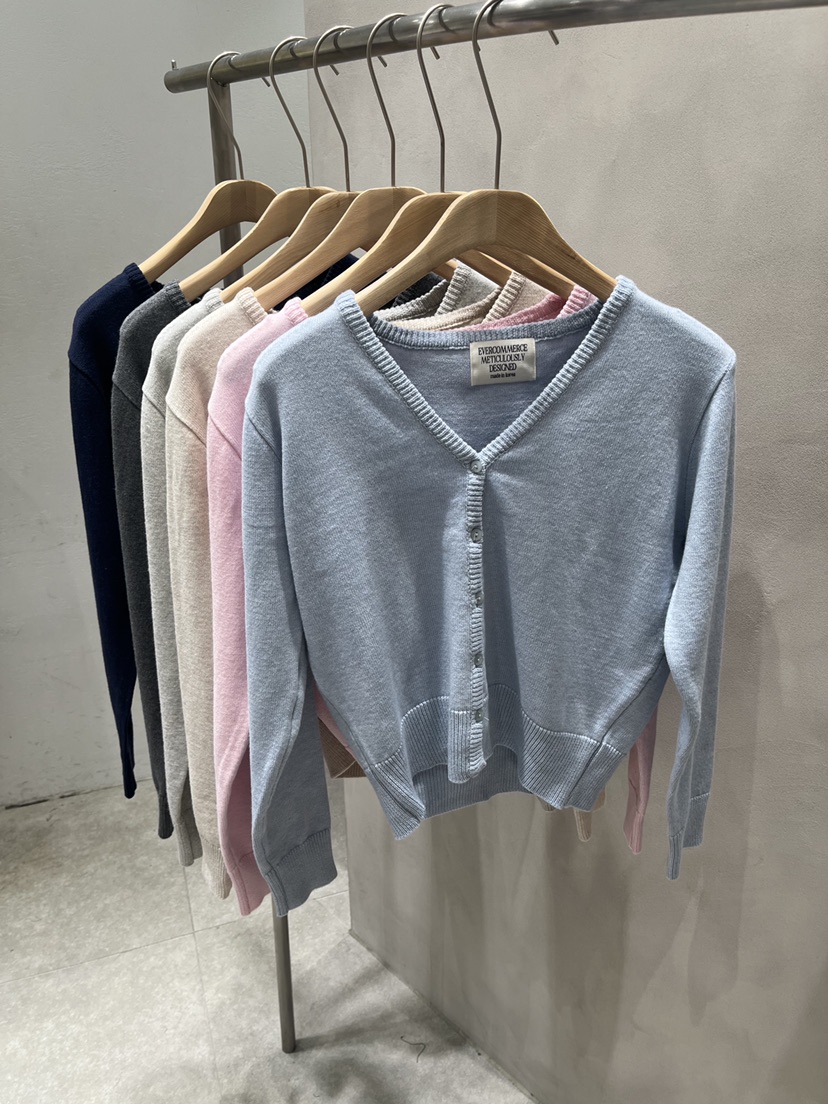EVERCOMMERCE METICULOUSLY DESIGNED東大門代購女裝新款時尚針織衫棉質開衫經典EVERCOMMERCE METICULOUSLY DESIGNED針織衫