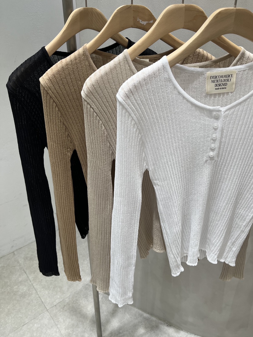 EVERCOMMERCE METICULOUSLY DESIGNED韓國直郵女裝新款熱賣針織衫EVERCOMMERCE METICULOUSLY DESIGNED針織衫
