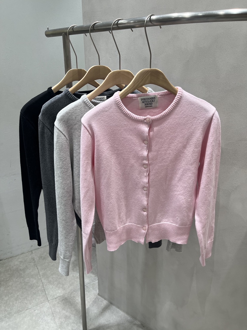 EVERCOMMERCE METICULOUSLY DESIGNED東大門代購女裝新款人氣針織衫棉質圓領開衫EVERCOMMERCE METICULOUSLY DESIGNED針織衫