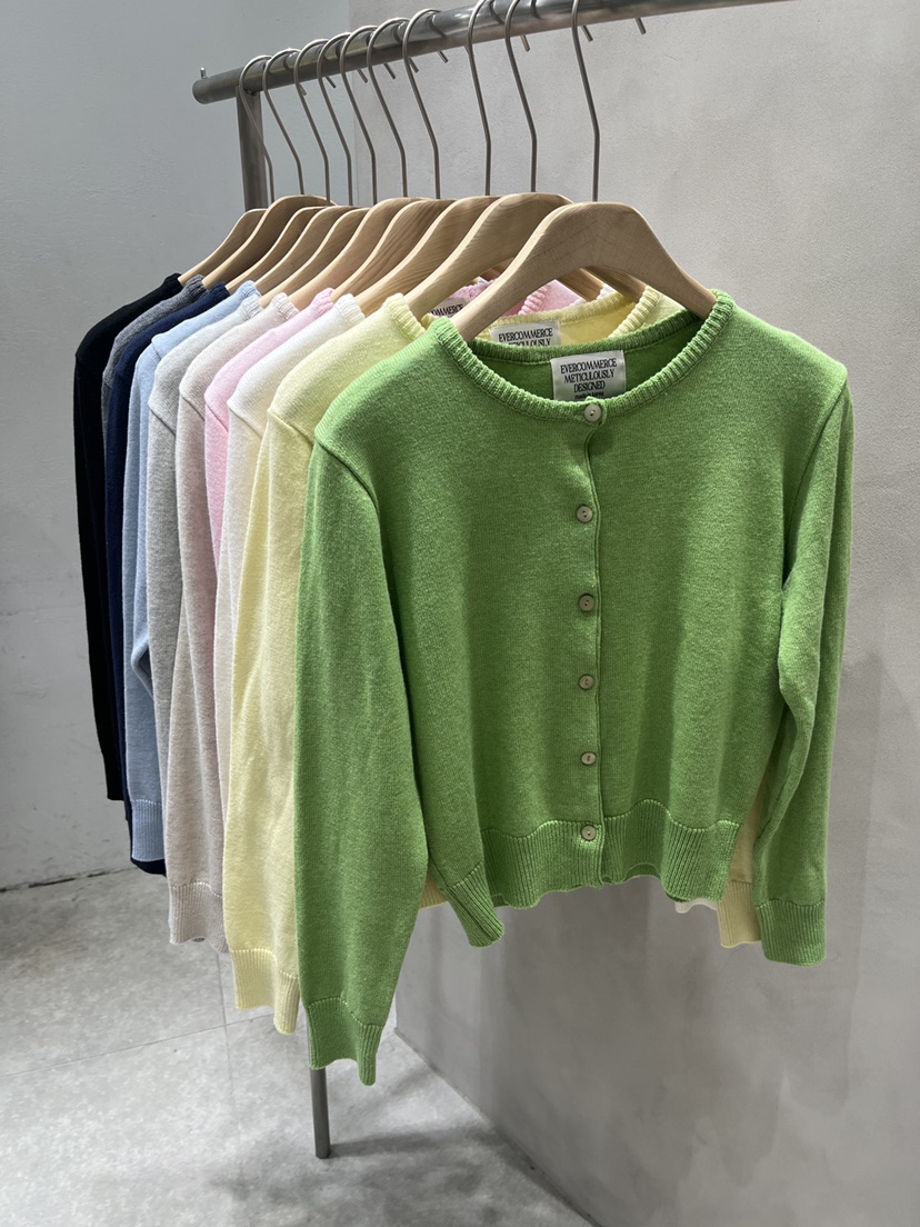 EVERCOMMERCE METICULOUSLY DESIGNED東大門代購女裝新款人氣針織衫棉質圓領開衫EVERCOMMERCE METICULOUSLY DESIGNED針織衫