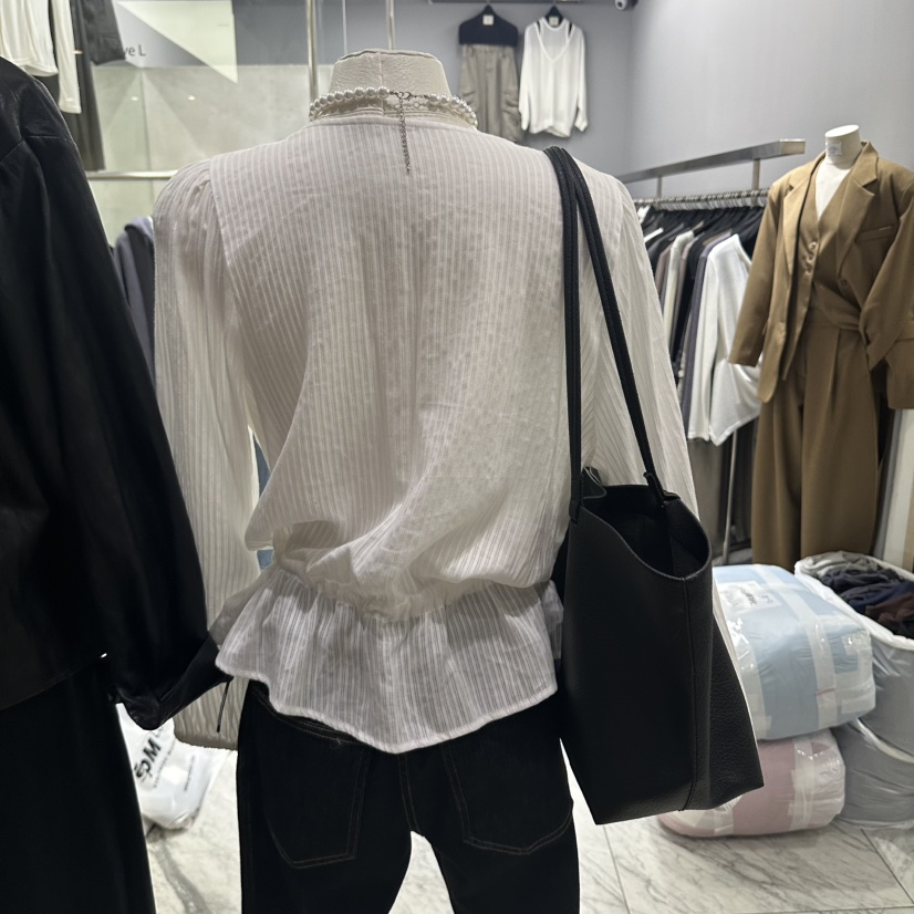 MELO韓國直郵女裝新款真品人氣熱賣時尚推薦襯衫蕾絲衫褶皺MELO襯衫/蕾絲衫