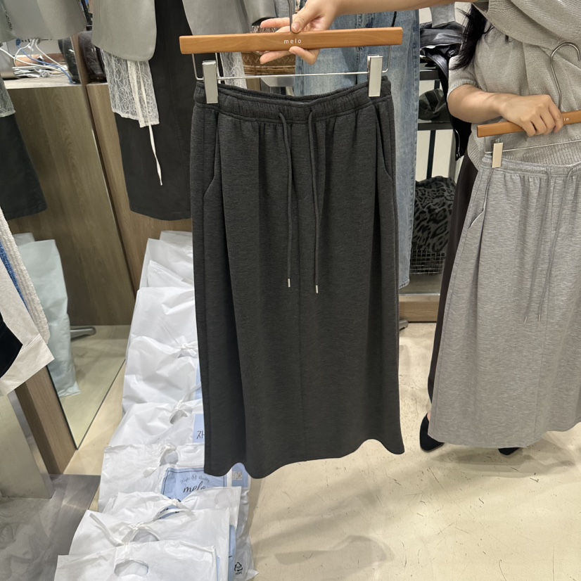 MELO韓國直郵女士新品熱賣真品推薦休閑人氣時尚長裙天絲MELO長裙圖色2墨色