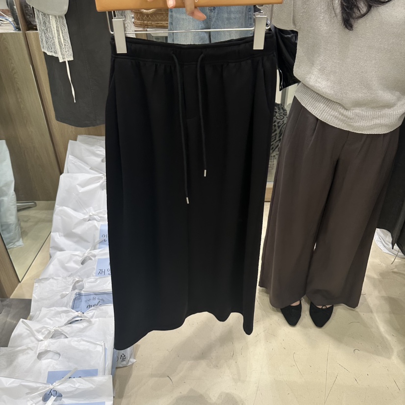 MELO韓國直郵女士新品熱賣真品推薦休閑人氣時尚長裙天絲MELO長裙圖色3黑色