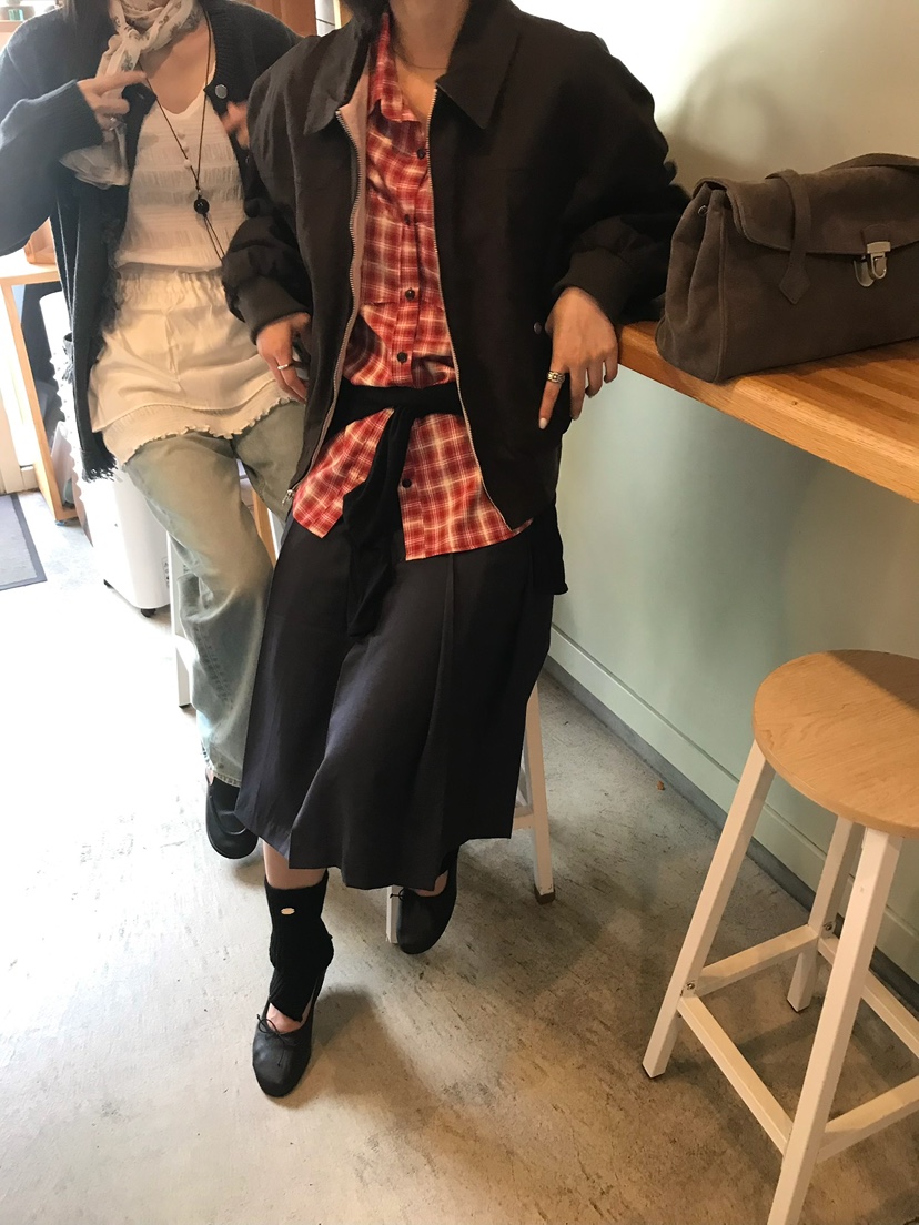 ESCHER東大門直郵女裝新款熱賣真品時尚休閑人氣襯衫蕾絲衫ESCHER襯衫/蕾絲衫