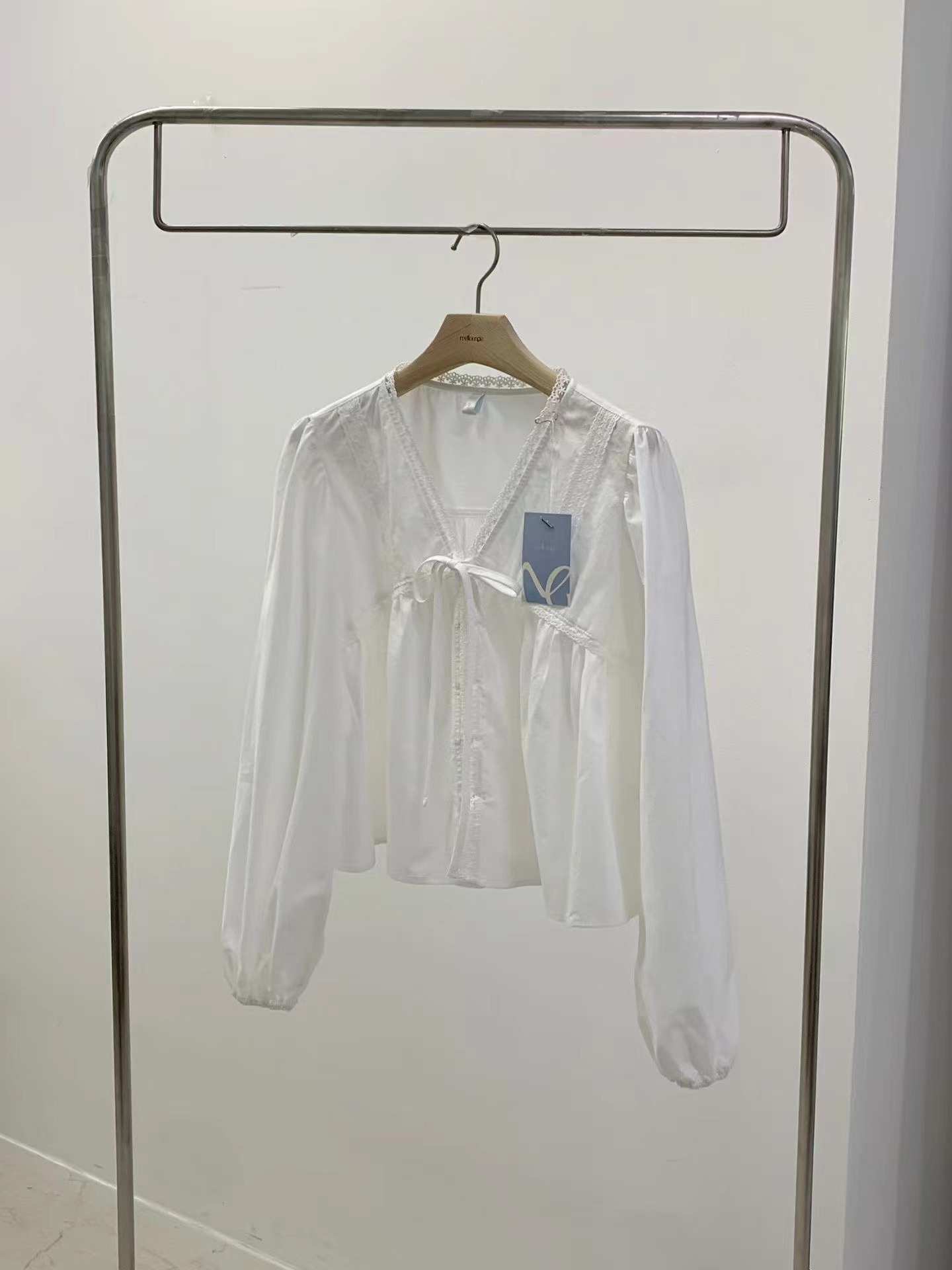 MELLOUNGE-멜라운지-T東大門直郵女士新品推薦襯衫蕾絲衫MELLOUNGE-2件起襯衫/蕾絲衫圖色1