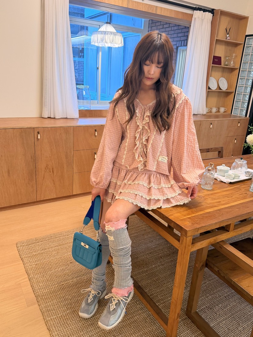 BOUTIQUE-L東大門直郵女士新品時尚真品人氣熱賣襯衫蕾絲衫BOUTIQUE-L襯衫/蕾絲衫
